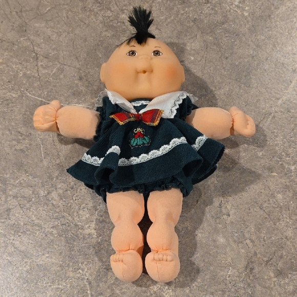 (J48) Vintage Holiday Cabbage Patch Doll - Picture 1 of 7